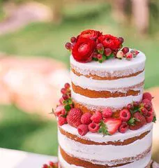 Свадебные торты с малиной