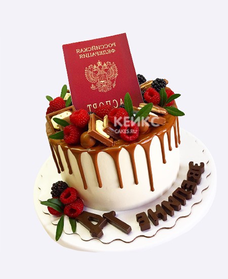 Карамельный торт на 14 лет с ягодами и печеньем Карамельный торт на 14 лет с ягодами и печеньем Фото