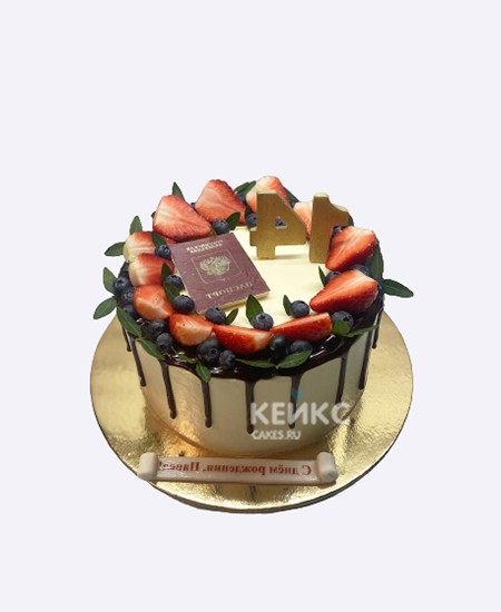 Классический торт на 14 лет с клубникой и голубикой Классический торт на 14 лет с клубникой и голубикой Фото