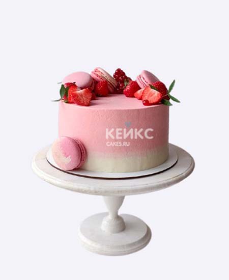 Нежный торт девочке на 3 года с клубникой и макарунс Нежный торт девочке на 3 года с клубникой и макарунс Фото