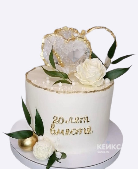 Торт на фарфоровую свадьбу с кристаллом в виде сердца Торт на фарфоровую свадьбу с кристаллом в виде сердца Фото