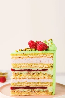 Торт на заказ с начинкой Фисташка-малина