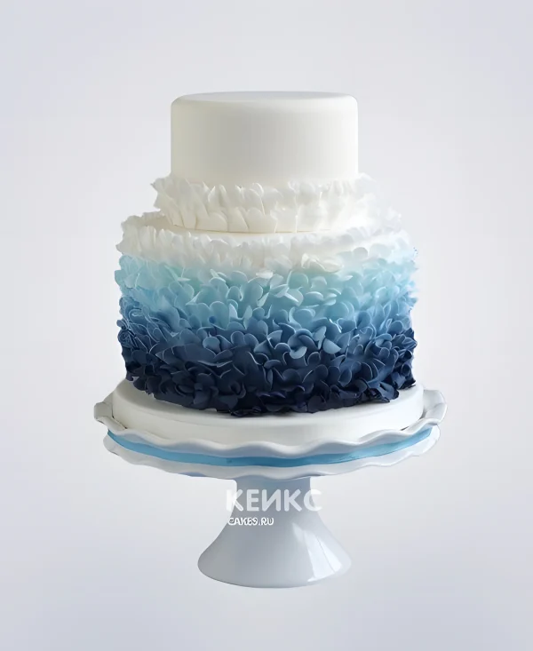 Маленький свадебный торт в бело-синем цвете Фото
