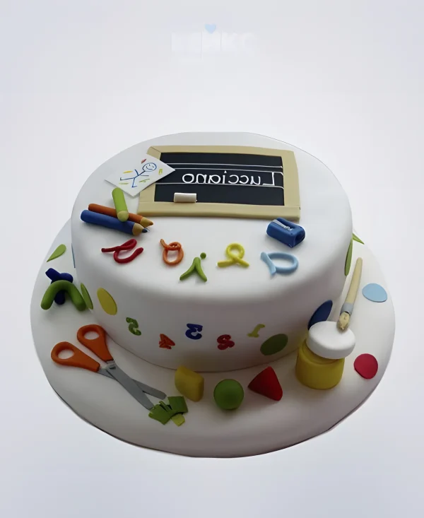 Торт на 1 сентября со школьными принадлежностями Фото