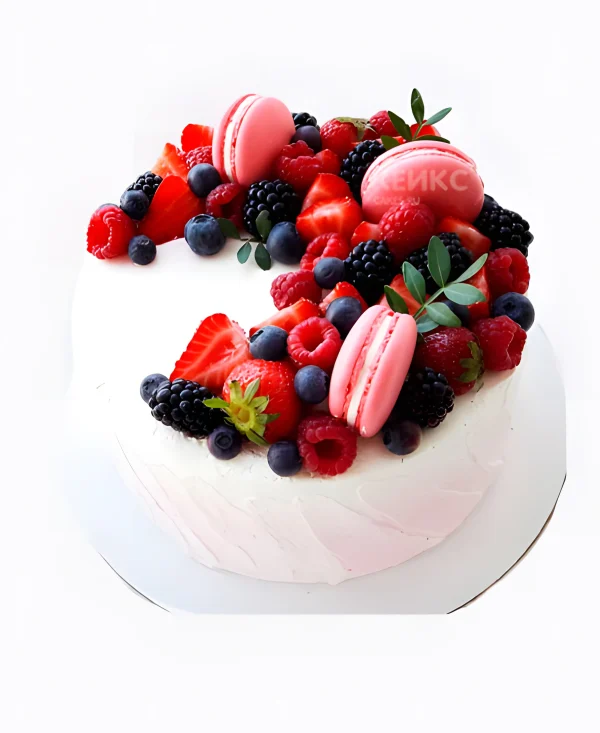 Одноярусный торт с ягодами и макарон Фото
