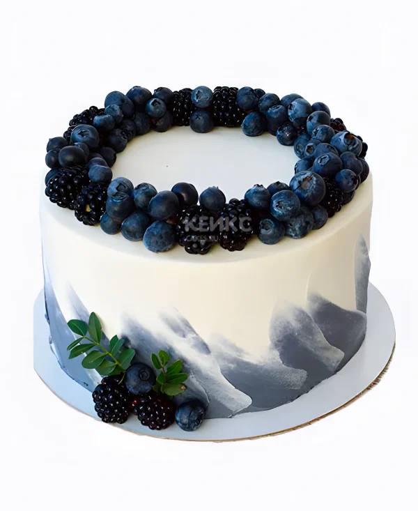 Голубой торт с голубикой и ежевикой Фото
