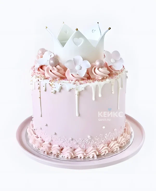 Аппетитный торт на 3 года девочке с короной и кремом Фото
