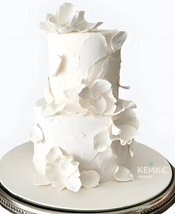 Двухъярусный белый свадебный торт в стиле минимализм Фото