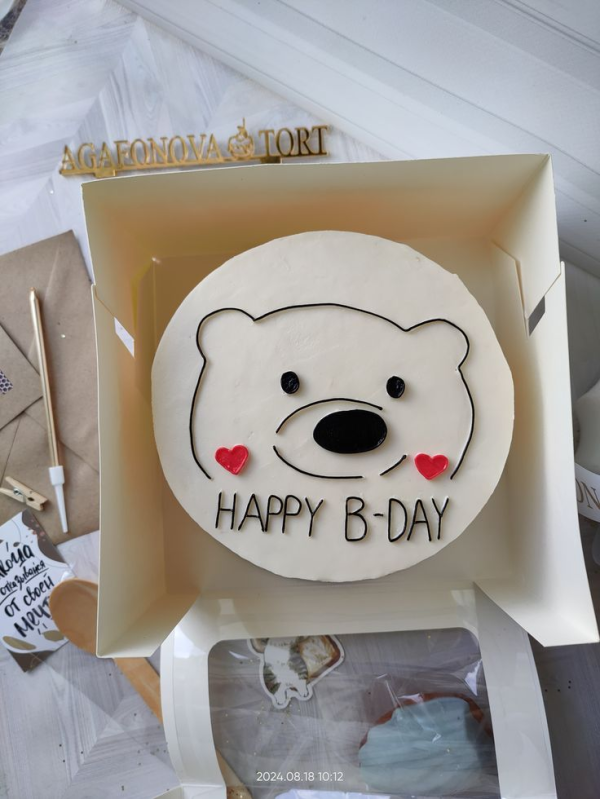 Бенто-торт с медведем и сердечками Фото