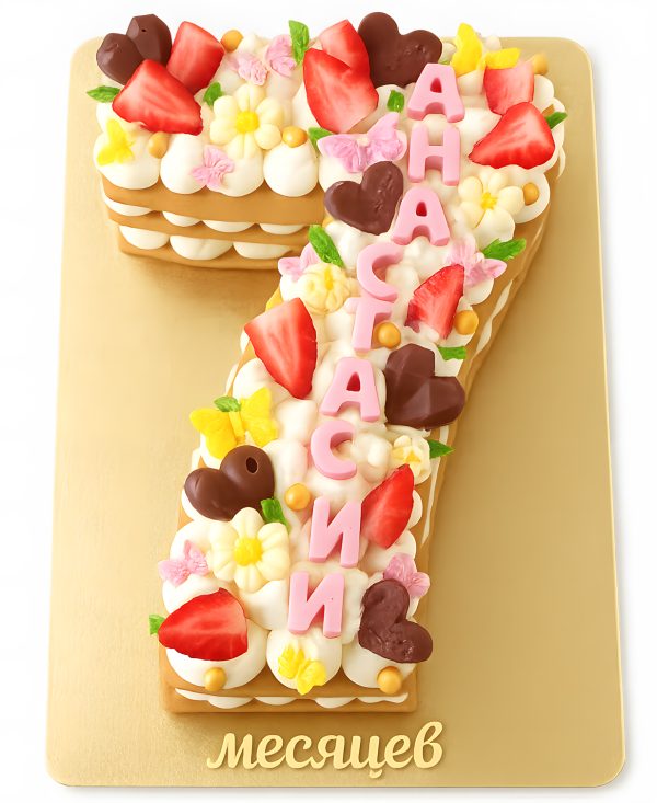 Торт в форме цифры 7 с ягодами Фото