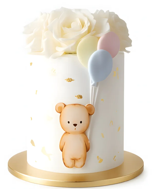 Нежный торт с медвежонком и белыми розами Фото