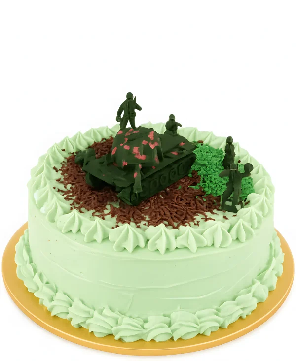 Салатовый кремовый торт с фигурками Фото
