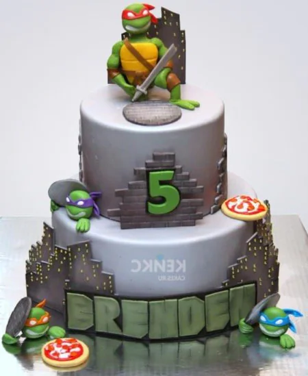 Воинственный торт Черепашки ниндзя в ночном городе Фото