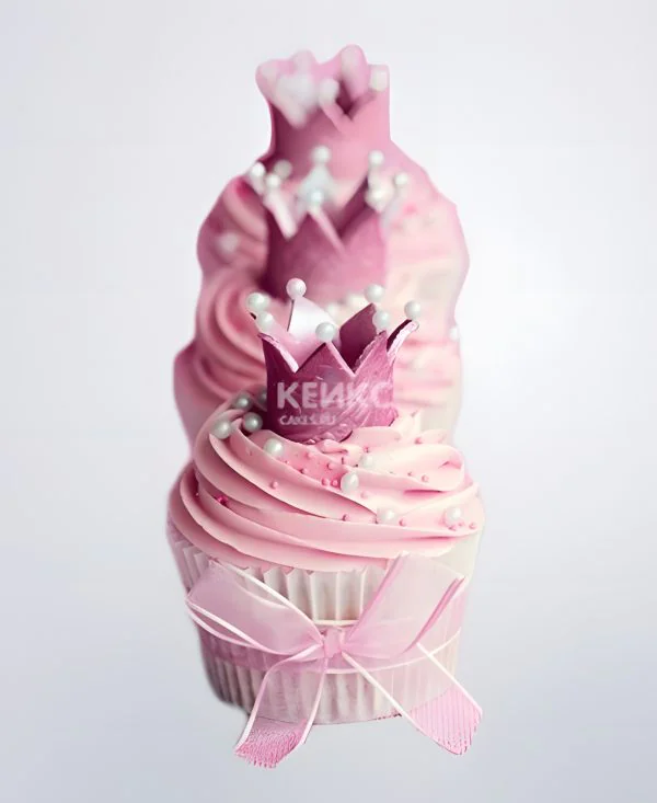 Розовые капкейки с коронами и бантиками на годик Фото