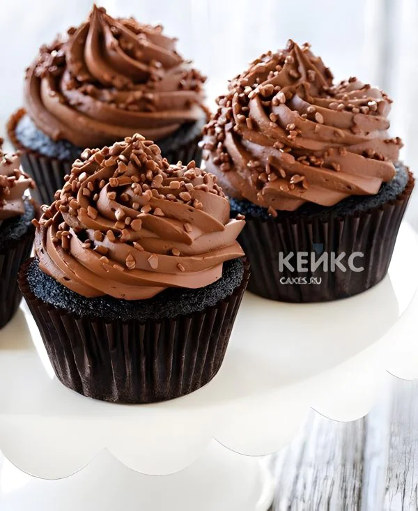 Шоколадные капкейки с шоколадной посыпкой Шоколадные капкейки с шоколадной посыпкой Фото