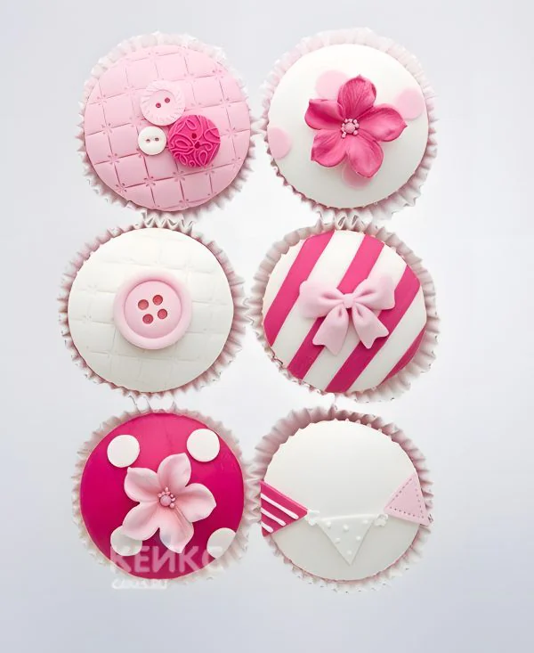 Чудесные капкейки в розовых тонах для девочки Фото