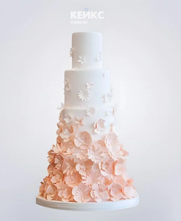 Бежево-розовый свадебный торт с цветами Фото