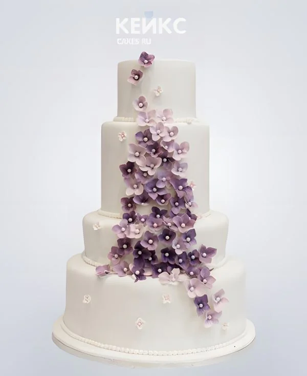 Свадебный торт с водопадом фиолетово-сиреневых цветов Свадебный торт с водопадом фиолетово-сиреневых цветов Фото