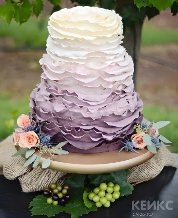 Бело фиолетовый свадебный торт без мастики Бело фиолетовый свадебный торт без мастики Фото