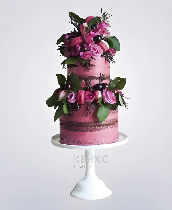 Свадебный торт голый с цветами и ягодами Фото