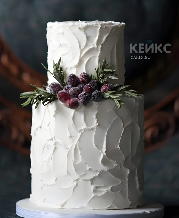 Маленький белый свадебный торт с ягодами и травами Фото
