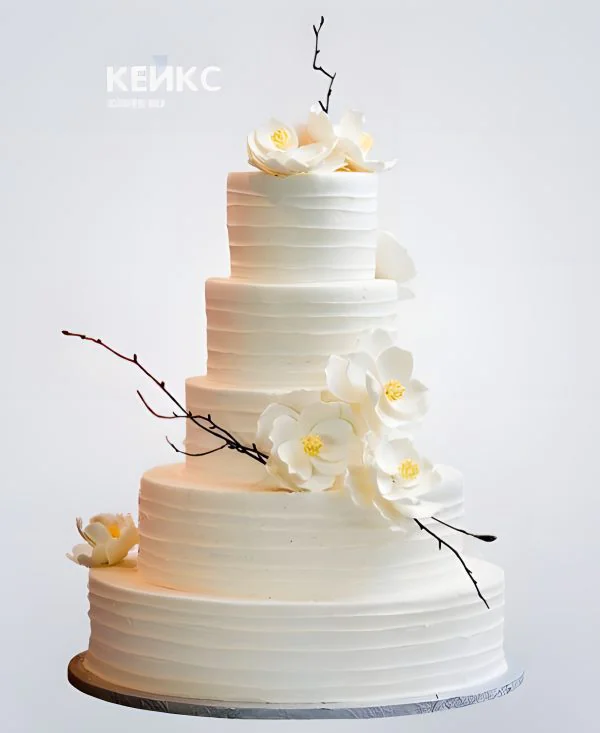 Белый свадебный торт с орхидеями Фото