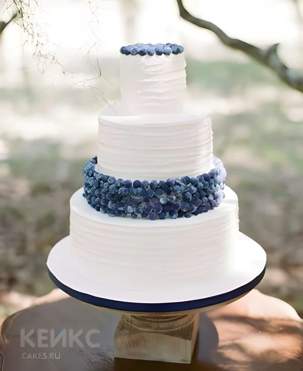 Свадебный торт в стиле Прованс с ягодами Свадебный торт в стиле Прованс с ягодами Фото