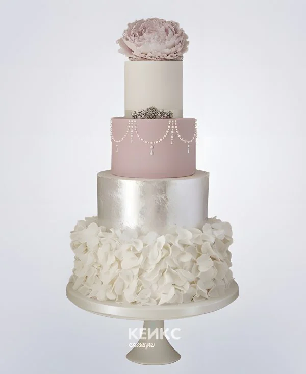Большой разноцветный свадебный торт с кружевами Большой разноцветный свадебный торт с кружевами Фото