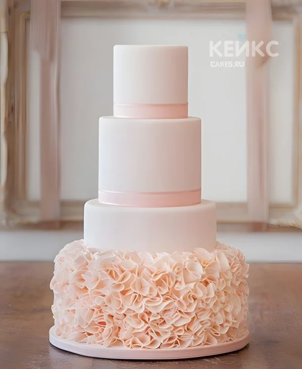 Свадебный торт в розовых тонах с кружевом Свадебный торт в розовых тонах с кружевом Фото