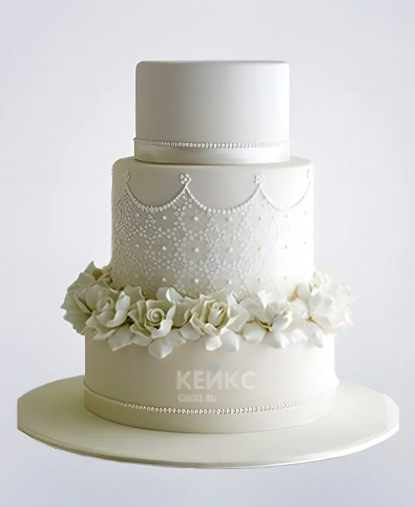 Свадебный торт с белыми розами Свадебный торт с белыми розами Фото