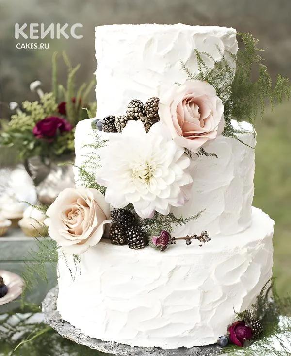 Свадебный торт, украшенный розами Свадебный торт, украшенный розами Фото