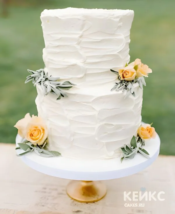 Белый свадебный торт с персиковыми розами Белый свадебный торт с персиковыми розами Фото