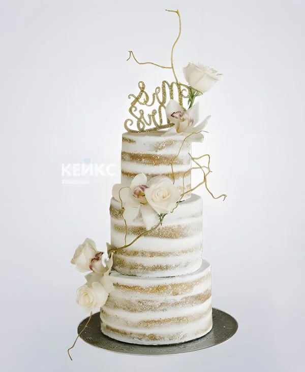 Свадебный торт без мастики с живыми розами Свадебный торт без мастики с живыми розами Фото
