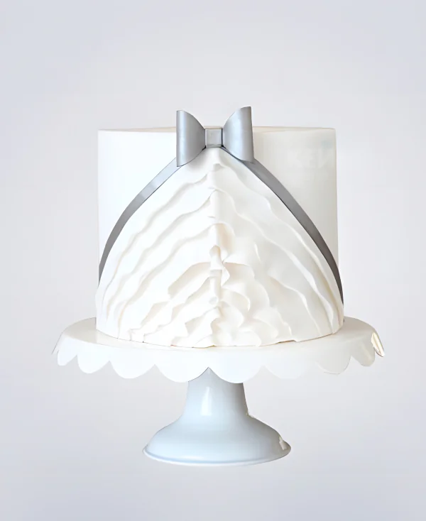 Торт белое платье с серым бантиком Торт белое платье с серым бантиком Фото
