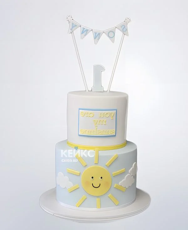 Двухъярусный торт с гирляндой и солнышком Двухъярусный торт с гирляндой и солнышком Фото