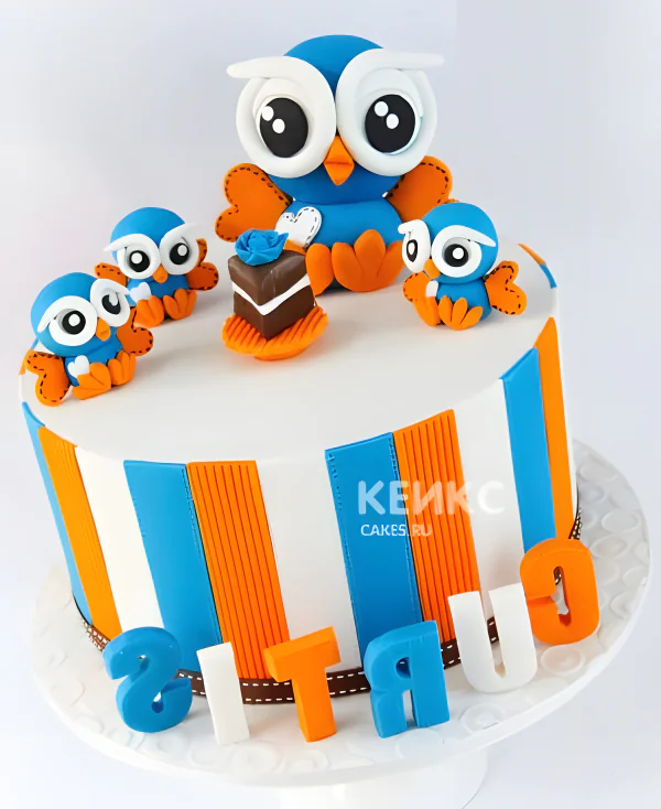 Торт с цветными полосами и совятами Фото