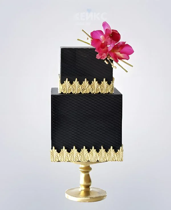 Черный квадратный торт на корпоратив с ярко-розовым цветком Фото