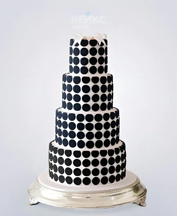 Торт на корпоратив в черный горошек Фото