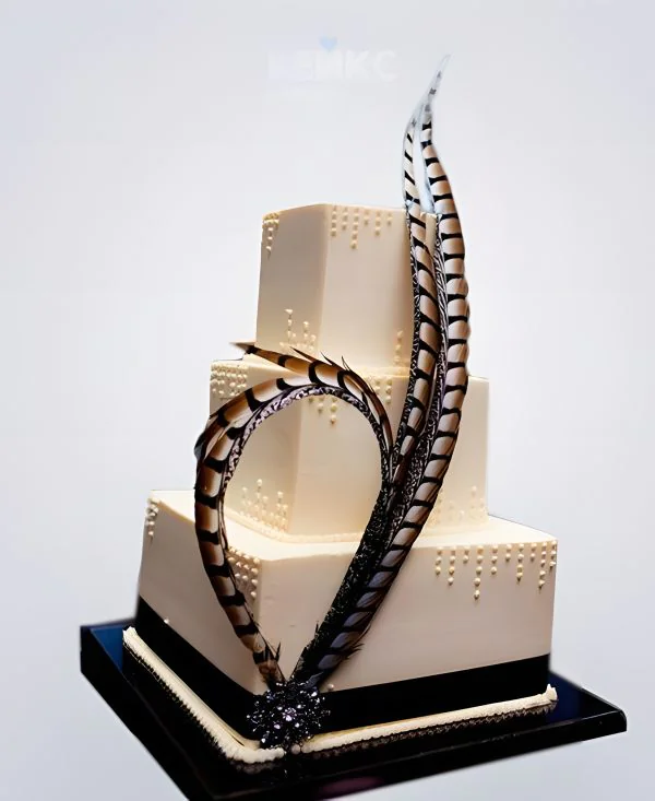 Трехъярусный квадратный торт на корпоратив Фото