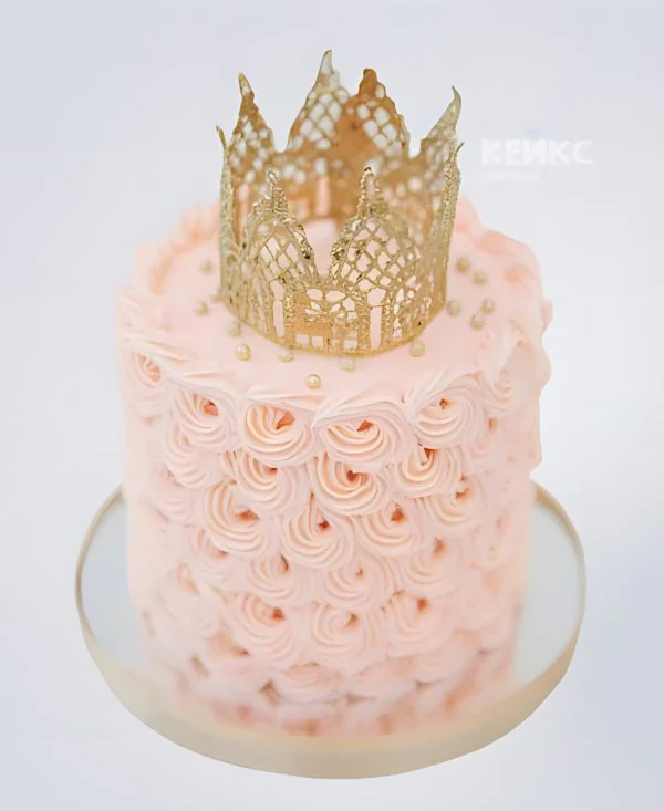 Торт розового цвета с короной Торт розового цвета с короной Фото