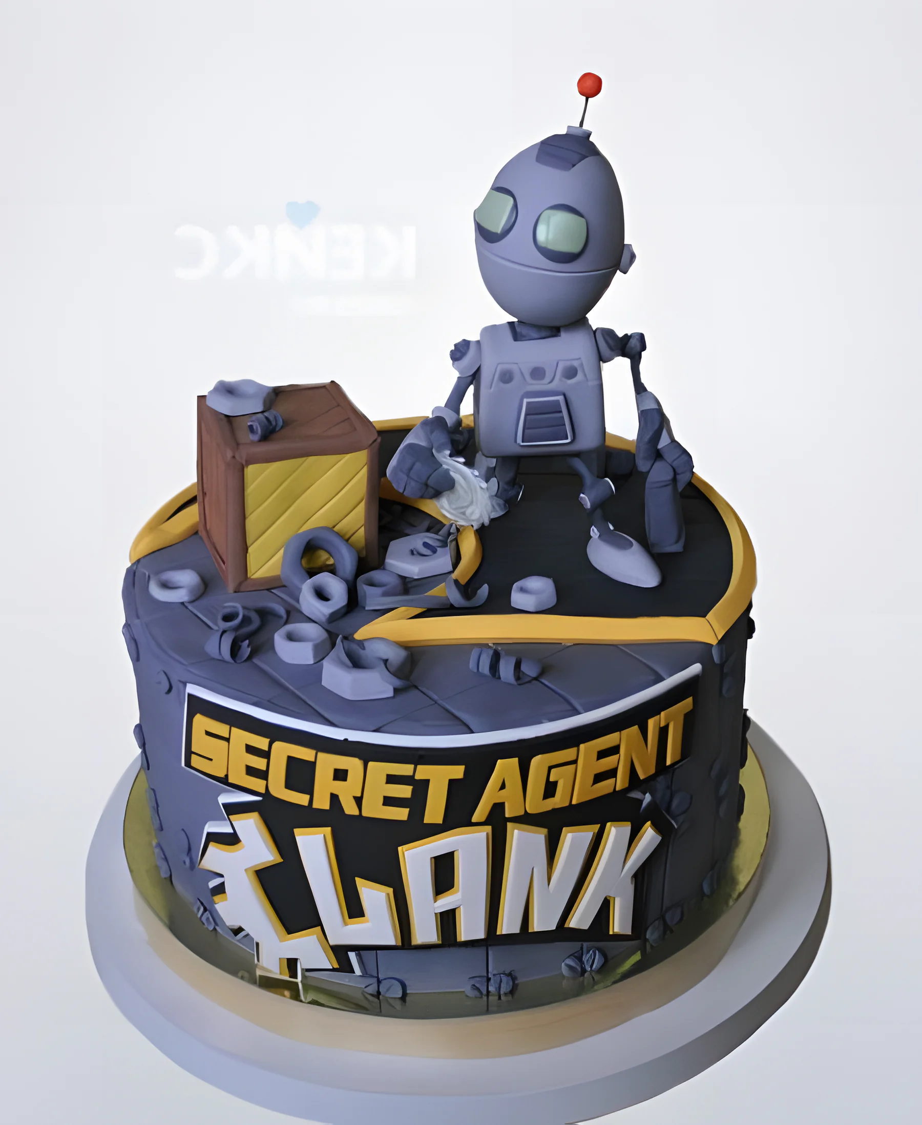 Торт с фигуркой робота и надписью Фото