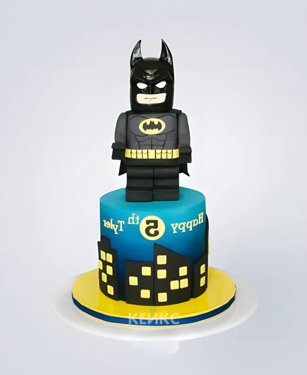 Торт в виде ночного города с фигуркой бэтмена Торт в виде ночного города с фигуркой бэтмена Фото