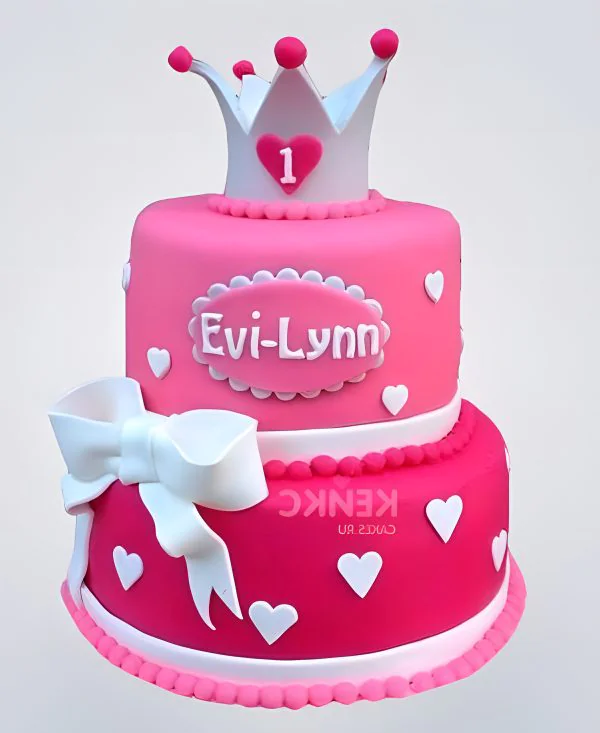 Торт бело розовый с короной из мастики Фото