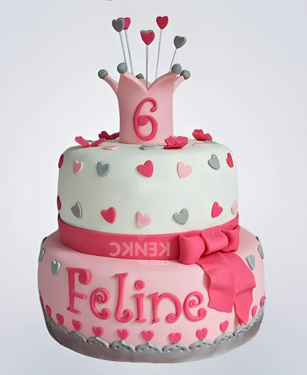 Милый торт с сердечками и короной Фото