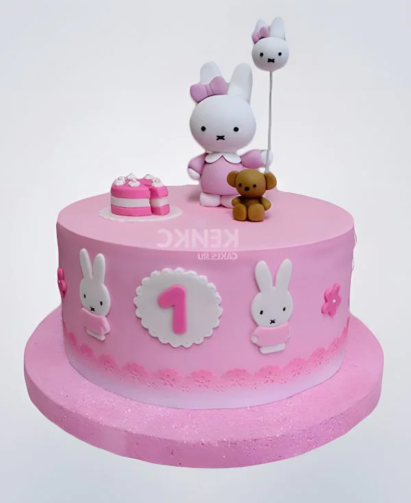 Торт бело-розовый с медвежонком и зайкой Фото
