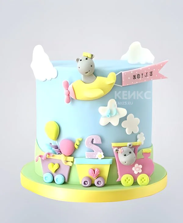 Голубой торт с облаками и мультяшными героями Фото