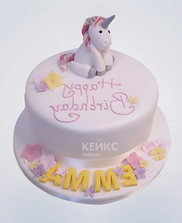 Торт для девочки с фигуркой единорога Фото