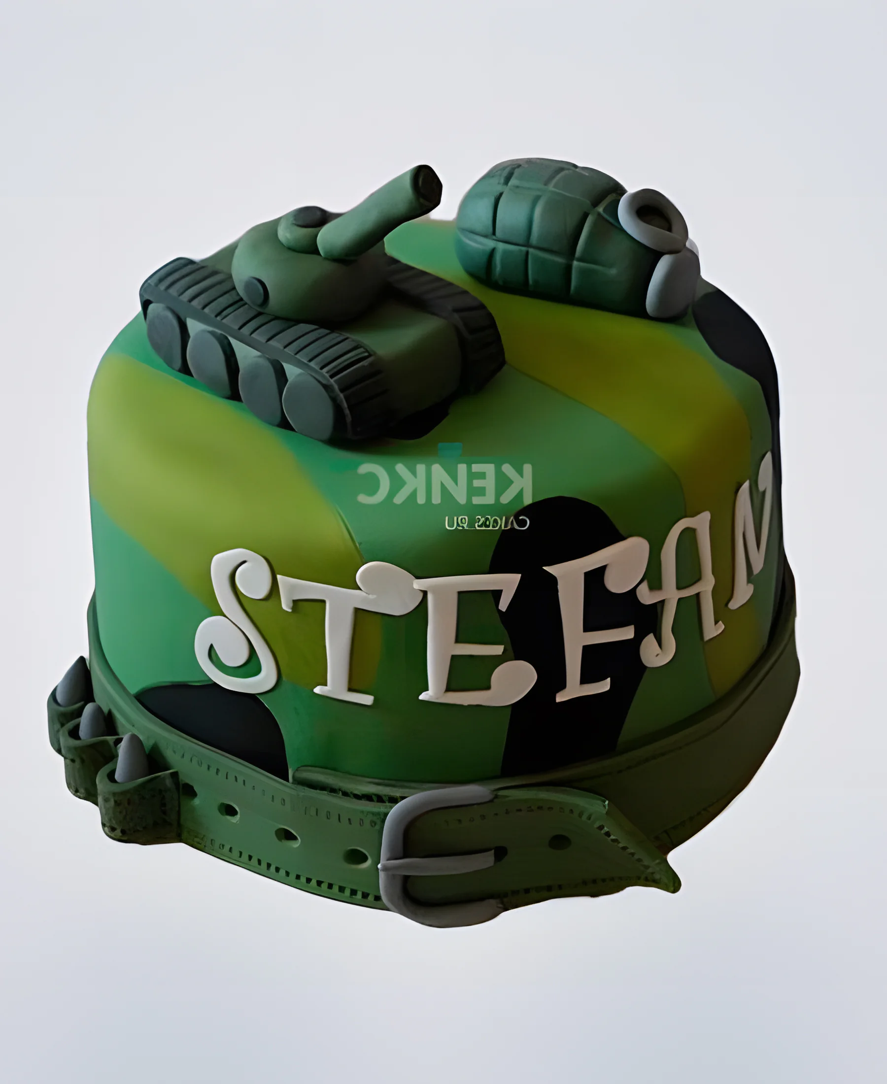 Торт с фигуркой танка и гранаты в стиле хаки Фото