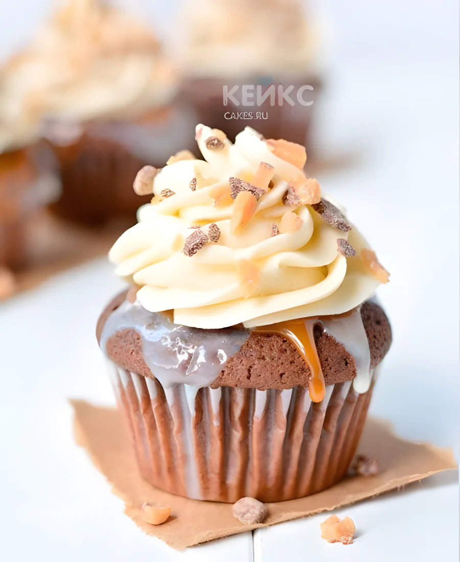 Карамельные капкейки с кусочками шоколада и ирисок Карамельные капкейки с кусочками шоколада и ирисок Фото