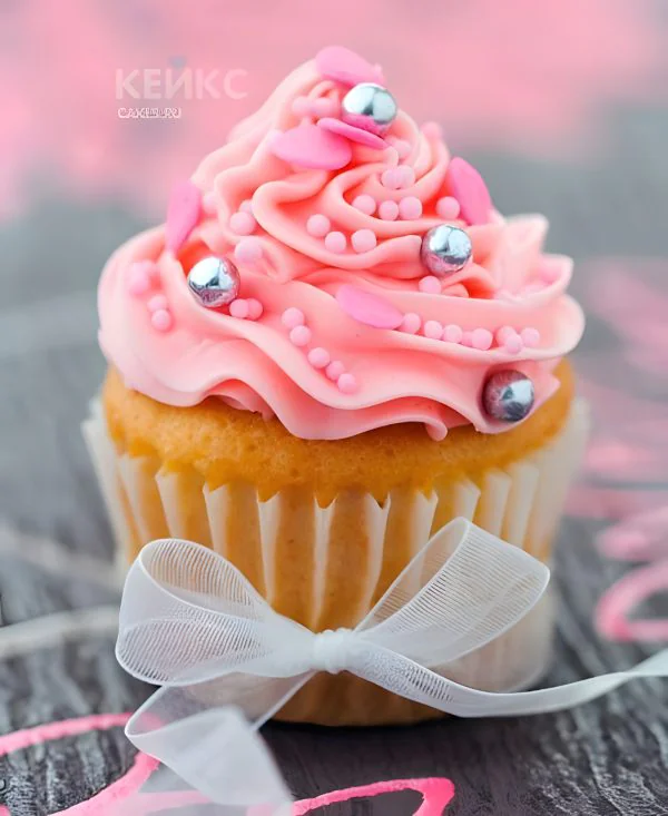 Капкейки с розовым кремом и бантиком Фото